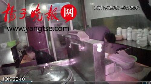 校车司机尿检呈阳性 竟是常吃的面店面条下了毒