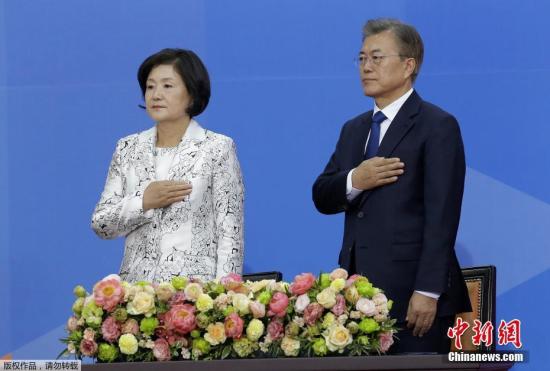 当地时间5月10日，在大选中取得胜利的文在寅正式宣誓就任韩国第19届总统。据报道，10日清晨，韩国中央选举管理委员会发布的计票数据显示，韩国共同民主党候选人文在寅在第19届总统选举中以41.08%的得票率获胜，当选新一任总统。