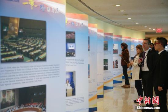 当地时间5月8日，“加强国际合作，实现共赢发展——‘一带一路’图片展”在纽约联合国总部拉开帷幕。 <a target='_blank' href='http://www.chinanews.com/'>中新社</a>记者 廖攀 摄