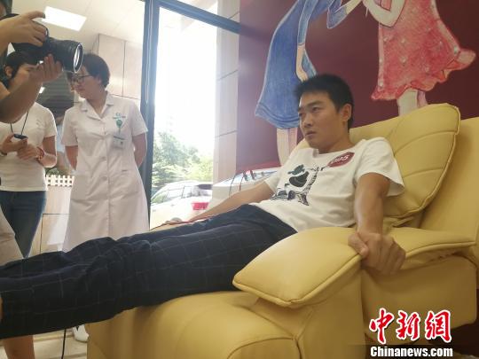 母亲节：男士?？谔逖榉置涮弁聪殖　吧蘅闪怠? style=