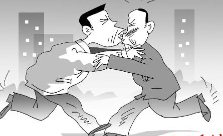 情侣校园搂抱被殴 网友：大学恋爱都不准谈了？