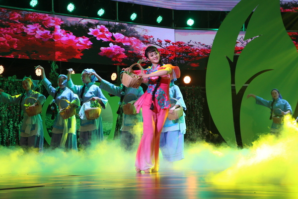 3、茶乡四月好风光。王勇生  摄影