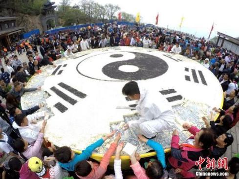 5吨重豆腐1小时被吃光