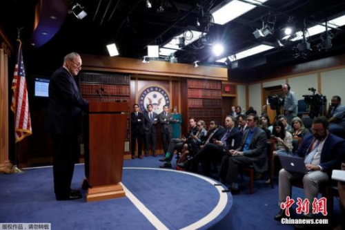 图为当地时间2017年5月9日，美国白宫发言人斯派塞发表声明称，总统特朗普撤去联邦调查局局长詹姆斯·科米的职务。