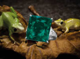 22.22克拉天然哥伦比亚穆索无经处理祖母绿配钻石戒指，David Morris