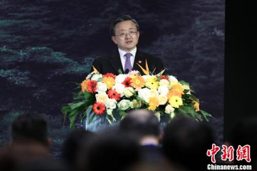 外交部：中国和菲律宾可以搞一些油气资源共同开发