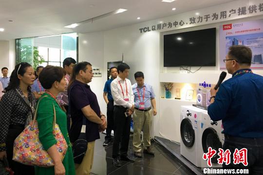 中国侨网16日，在第十届中部博览会和2017中国国际徽商大会开幕前夕，安徽省侨联邀请的20余位侨界客商在安徽省肥西县考察交流，寻找合作机遇?！≌徘俊∩? style=