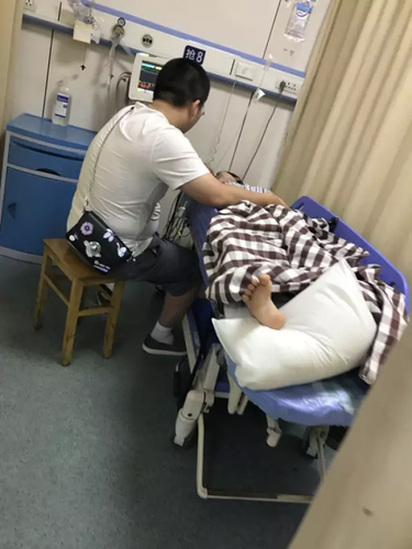 女子被4公分树枝插进大腿 男友：恨不得我替她疼