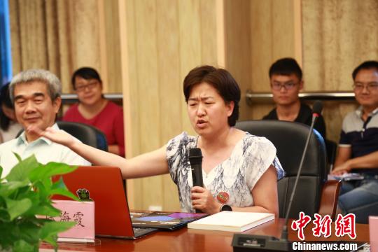 北京大学教授张海霞(中发言者)出席创新创业教育两岸论坛?！∥荷乩?摄