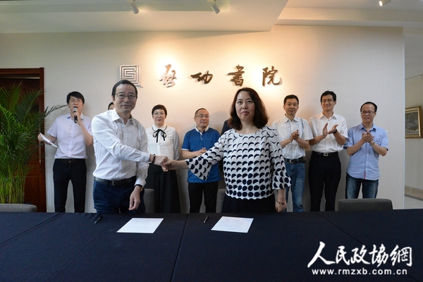 图书出版签约仪式现场