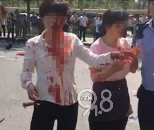 浙江一火锅店爆炸 目击者:现场惨不忍睹 全是血