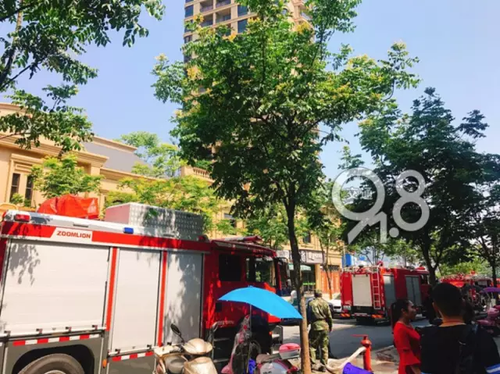 浙江一火锅店爆炸 目击者:现场惨不忍睹 全是血