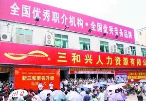 “睡醒”的网吧青年：学一技之长为姐姐分忧