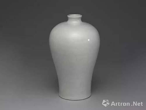 明永乐　甜白莲花纹梅瓶