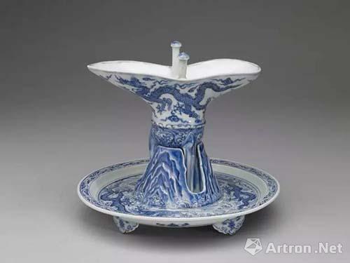 明永乐 青花波涛龙纹爵杯、爵托盘