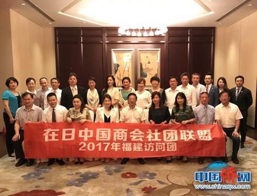 中国侨网资料图：厦门市委副书记陈秋雄（前中）会见以陈秀姐为团长的访问团一行。郑松波 摄