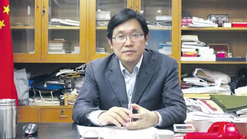 中国侨网江苏省侨办主任王华接受《欧洲时报》专访。（《欧洲时报》/侯诣村 摄）