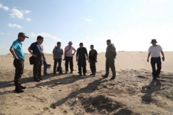 　　2016年7月23日，考古学家对呼伦贝尔市新巴尔虎旗草原地带开展田野调查。中国社科院考古所供图