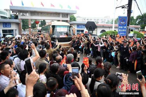 毛坦厂中学：又到了万人欢送的日子