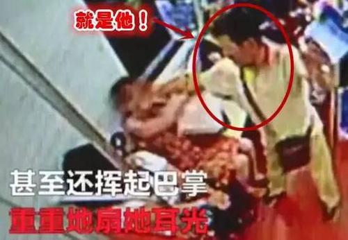 男子地铁内啪啪狂扇乘客耳光 女子逃走拽回继续扇