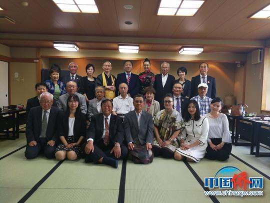 恳谈会现场?！×治那?摄