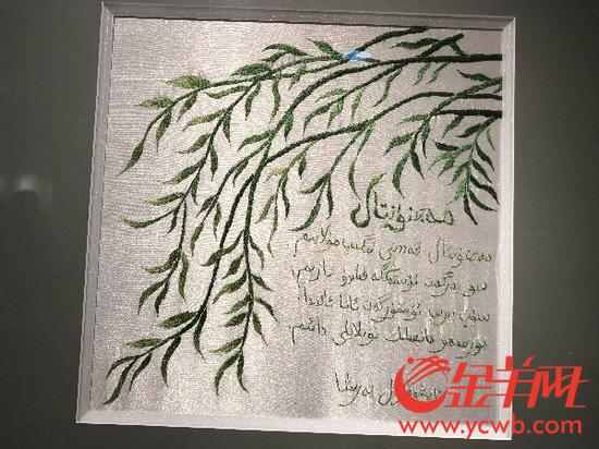 哈密绣娘作品展。甘韵仪 摄