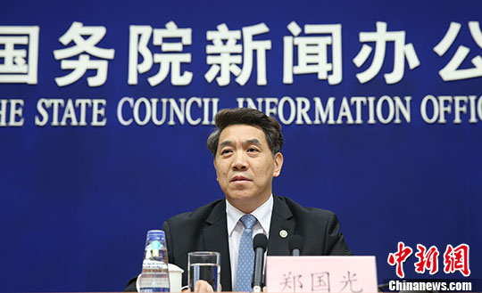 中国气象局局长郑国光在发布会上表示，今年入汛以来中国天气气候异常复杂，强降雨引发的洪涝和泥石流灾害明显偏多偏重。截至目前，全国发生地质灾害超过1100起，明显多于前几年。 <a target='_blank' href='http://www.chinanews.com/'>中新社</a>记者 杨可佳 摄