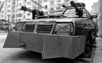 男子受电影启发 将报废车改成“死亡飞车”