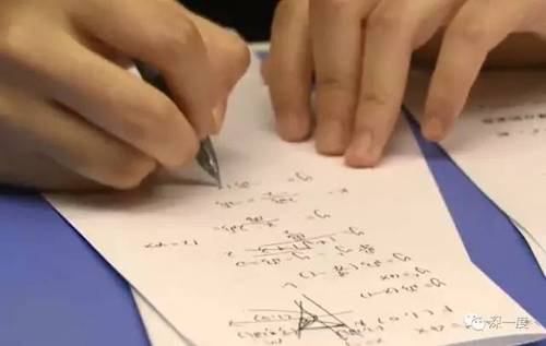 AI挑战中国高考 人类以1分微弱优势守住领地