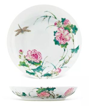 清乾隆粉彩过枝秋水芙蓉蜻蜓图盘 “大清乾隆年制”六字三行篆书款，乾隆本朝 直径 D13.6 cm 