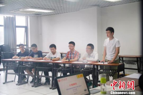 西安交大2017年自主招生测试现场。　李强 摄