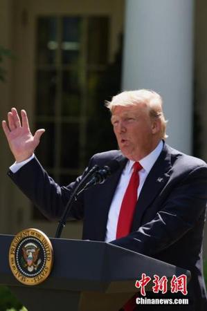 当地时间6月1日，美国总统特朗普在白宫宣布，美国将退出《巴黎协定》。他同时强调，美国也许会重返有关应对气候变化的协定，但前提条件是协定必须要对美国更加“公平”。 <a target='_blank' href='http://www.chinanews.com/'>中新社</a>记者 刁海洋 摄