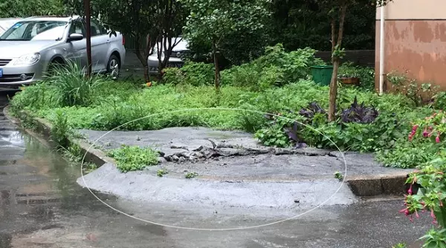 男子不开车占车位骑车20公里上班 丈母娘造车位