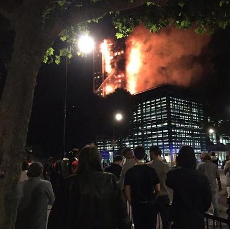 伦敦大火公寓几乎被燃尽 系4楼住户冰箱着火引起