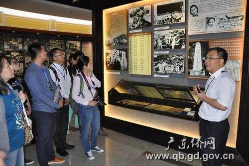 中国侨网资料图：5月16日，海外华文媒体高级研修班学员参观广东华侨博物馆。（来源：广东侨网）