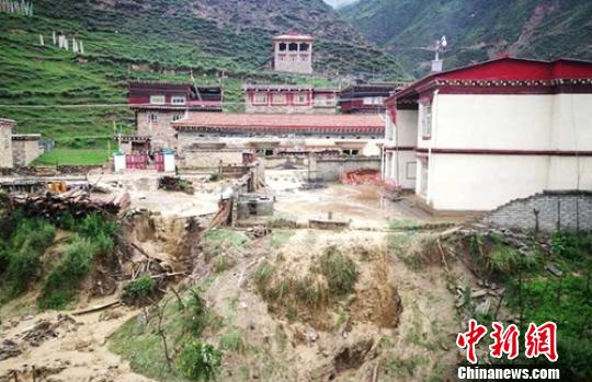 洪水过后受灾的民房。　钟欣 摄