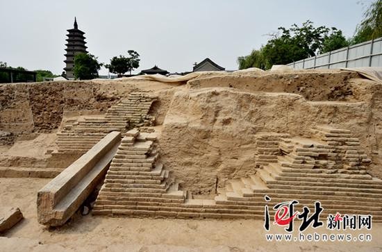 考古发掘现场。&nbsp; 记者赵杰摄