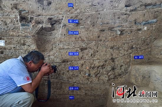 不同朝代连续文化层叠压。&nbsp; 记者赵杰摄