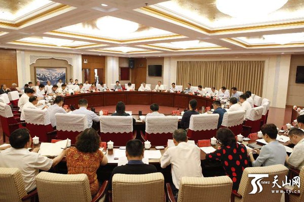 自治区政协召开“加快电气化新疆建设，促进电力产业健康发展”月度协商座谈会现场。