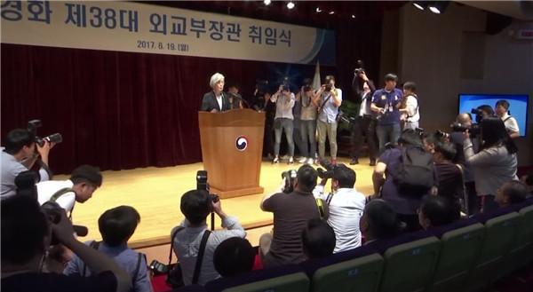 韩首位女外长宣誓就职：要用智慧解决同中国的问题