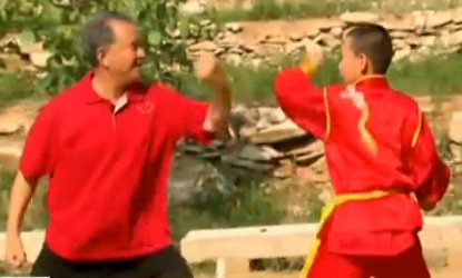 王俊涛与爷爷练功