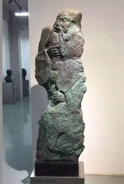 叶毓山，《八仙之汉钟离》，青铜，60 × 40 × 154cm，2008年