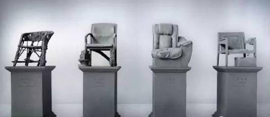 曾令香，《坐在民间》，玻璃钢，单件：75 × 75 × 200cm，组合：75 × 75 × 800cm，2016