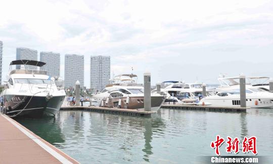 游艇蓄势待发?！÷蕾涣?摄