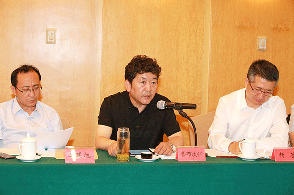 西藏自治区工商联副主席普布次仁介绍参与救治西藏先心病患儿有关情况