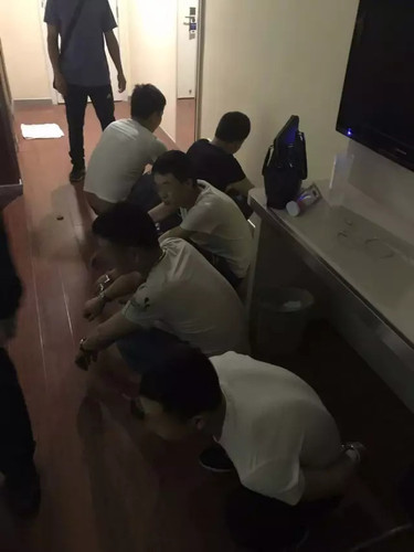 “碰瓷党”用鸽子血做道具 碰瓷百名大货车司机