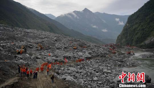 救援现场?！×踔铱?摄