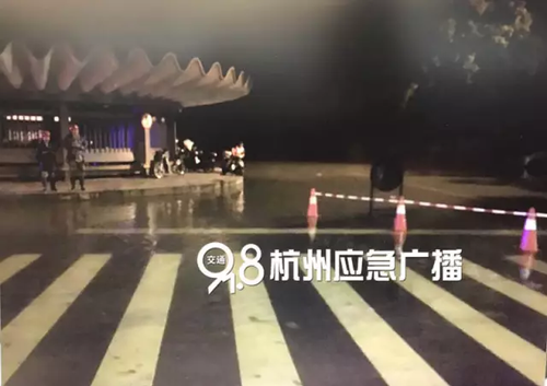 钱塘江流域暴发建国后第二大洪水 百年古桥被冲毁