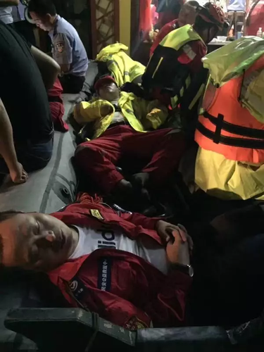 钱塘江流域暴发建国后第二大洪水 百年古桥被冲毁