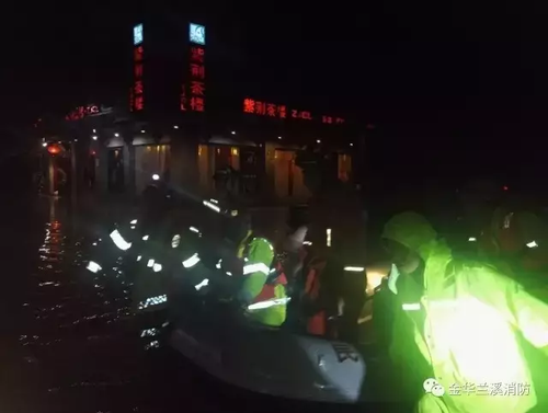 钱塘江流域暴发建国后第二大洪水 百年古桥被冲毁